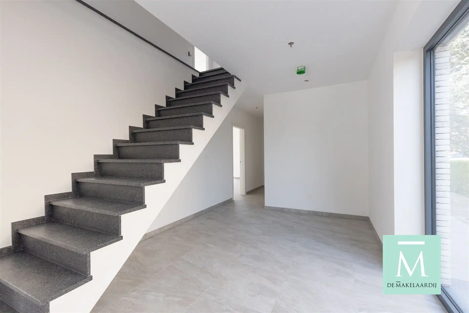 Zeer ruime nieuwbouwwoning met 5 slaapkamers en tuin foto 10