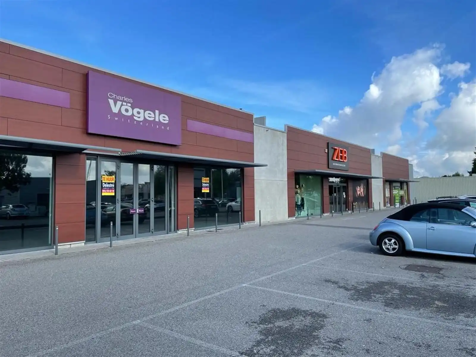 Baanwinkel te koop met parking – Lanaken foto 2