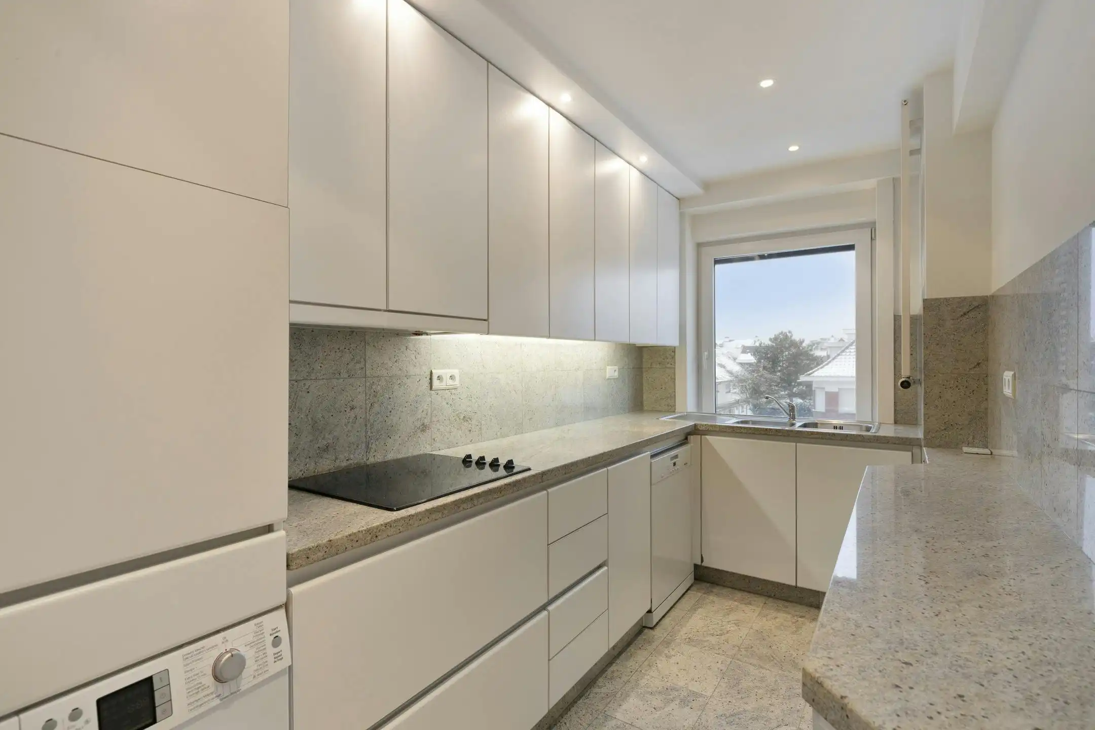 Ruim 3 slaapkamer appartement te koop in centrum Knokke foto 5