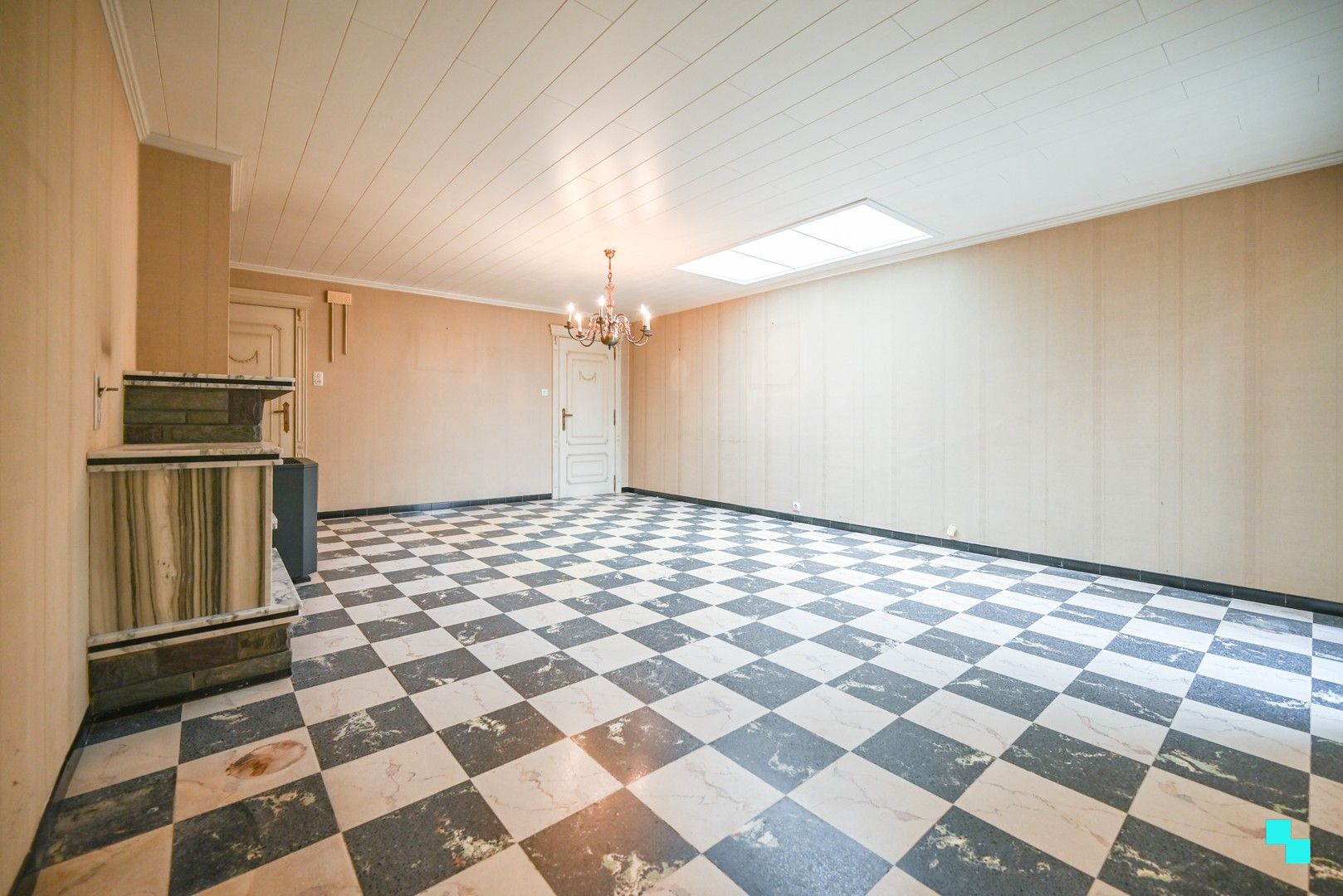 Centraal gelegen woonst met drie slaapkamers te Izegem foto 9