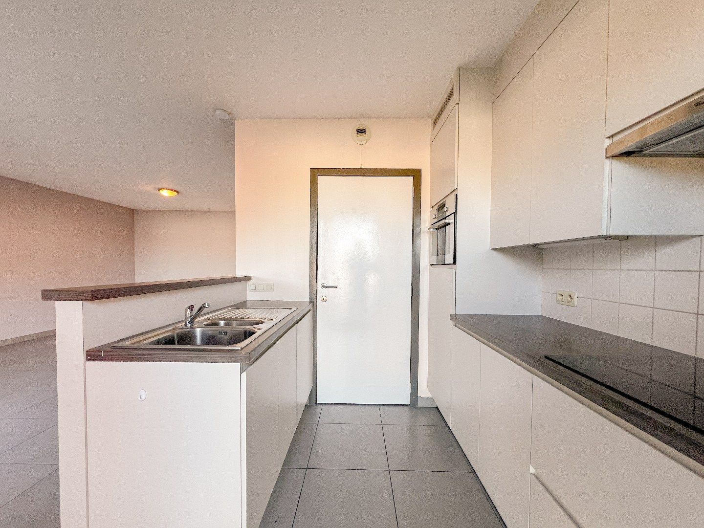 Prachtig gelegen 2 slaapkamerappartement met 2 terrassen foto 8