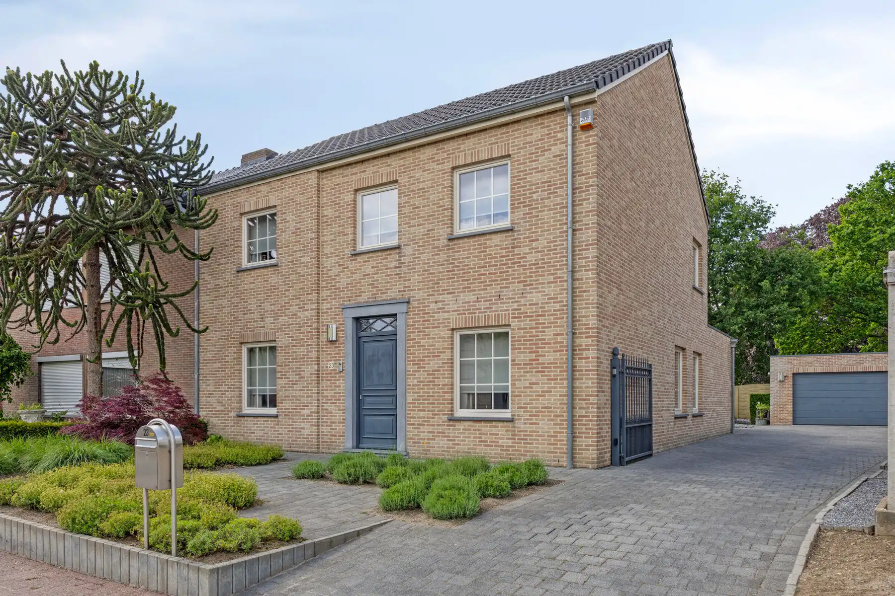 Instapklare halfopen woning op toplocatie nabij centrum van Bocholt foto 2