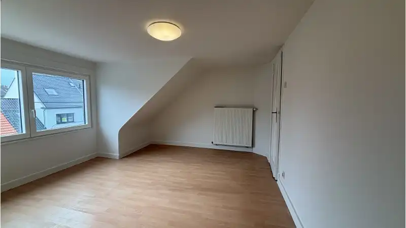 Gerenoveerde 3-slaapkamerwoning met ruim TERRAS te huur in Sint-Michiels Brugge foto 6