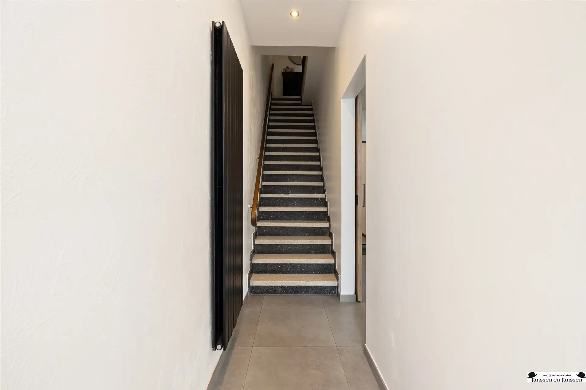 Uitzonderlijk ruime, energetische en gerenoveerde woning! foto 11