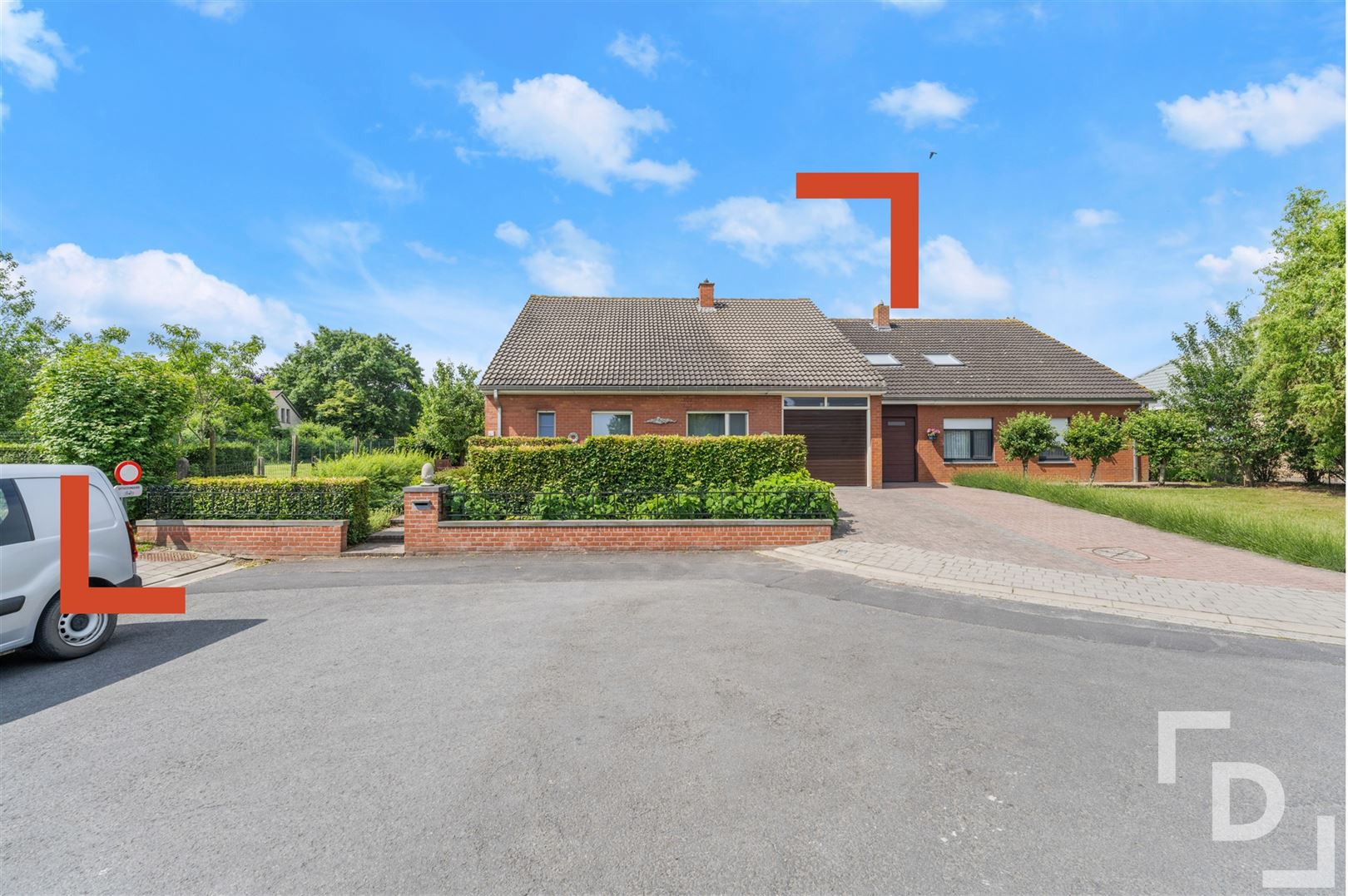 Instapklare HOB te koop in rustige wijk te Dikkebus. foto {{pictureIndex}}