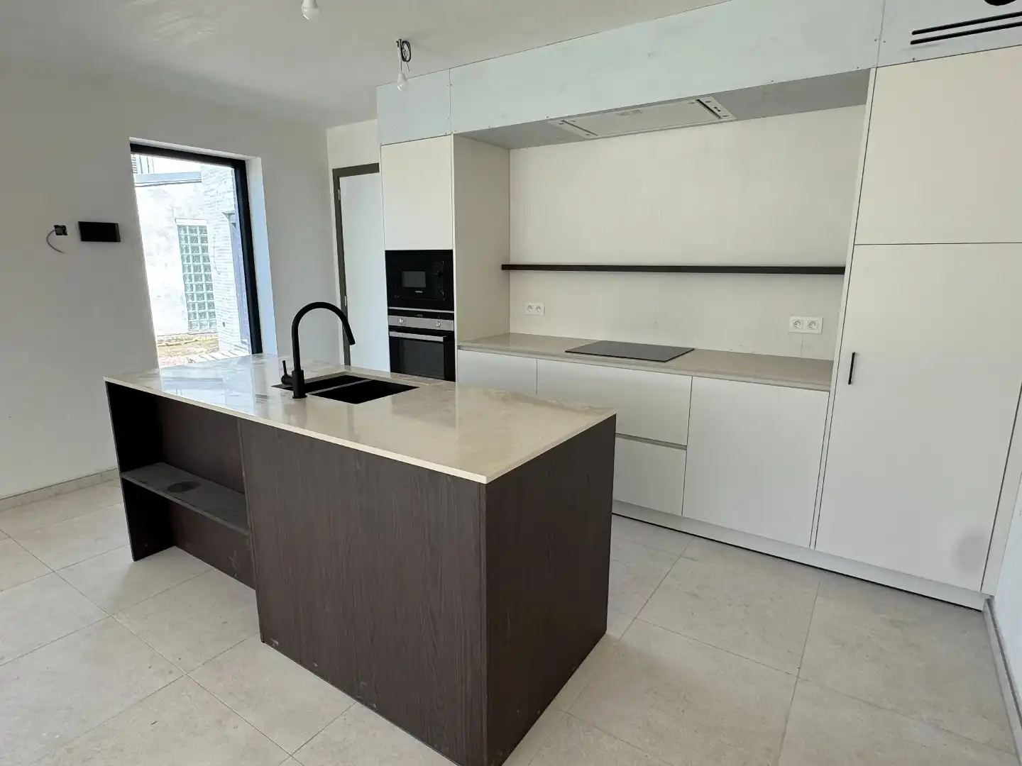 Te koop op 't Gaverke: Moderne benedenwoning met 1 slaapkamer, leuke zuidgeoriënteerde tuin en carport! foto 2