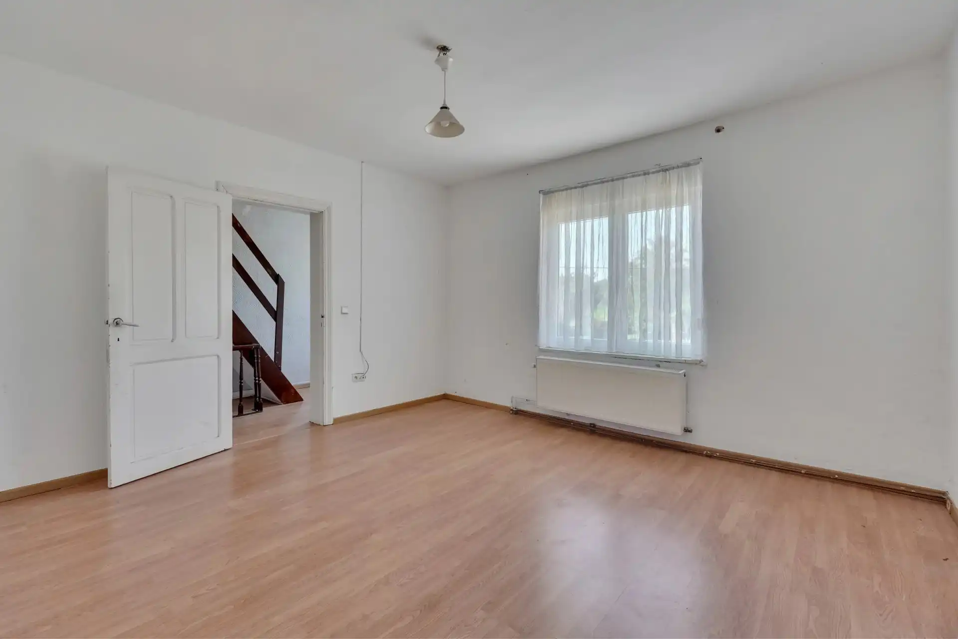 Landelijk gelegen woning met zes slaapkamers foto 15