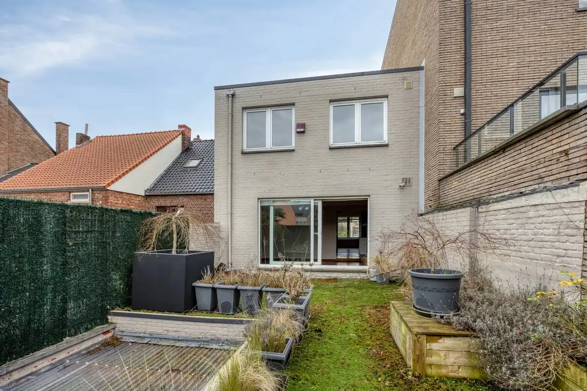 UNIEK HANDELSPAND VAN 110M² MET DUPLEXAPPARTEMENT VAN 146 M² MET 3 SLPK IN LANAKEN CENTRUM foto 25