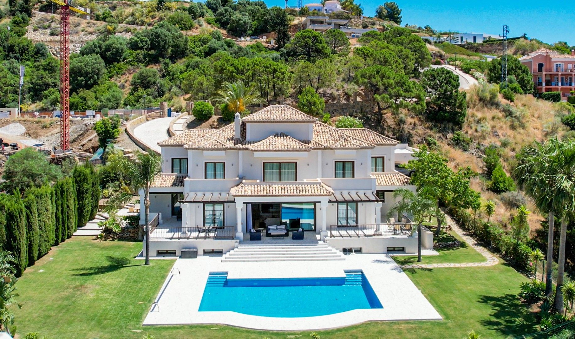 Rustig gelegen Andalusische villa te Monte Mayor met fantastische zichten.  foto {{pictureIndex}}
