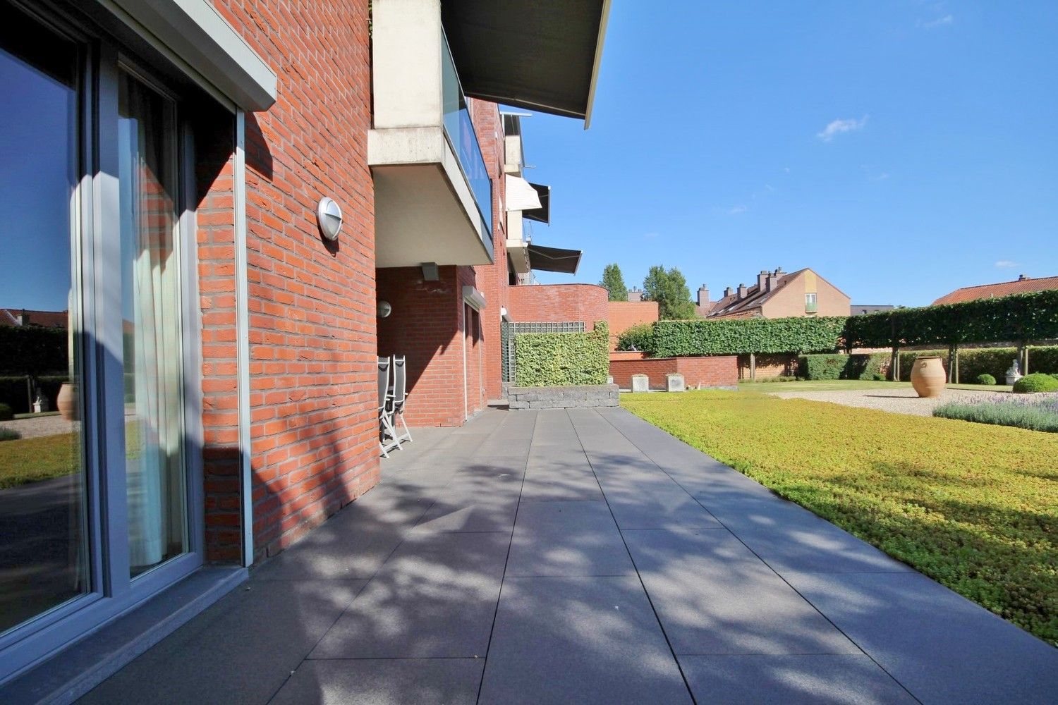 Gelijkvloers appartement met 3 slaapkamers, garage en kelder op  wandelafstand van het centrum foto 4
