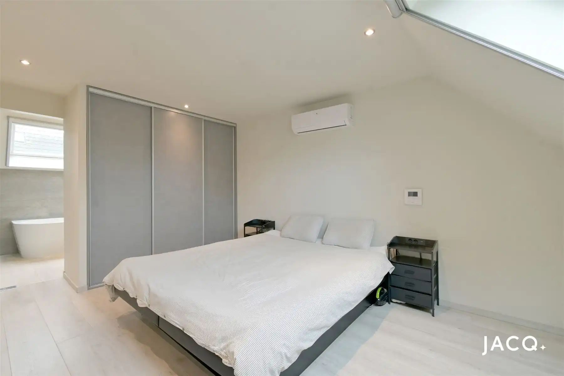 Gerenoveerde woning met 2slpk's, ruim terras en garage! foto 11