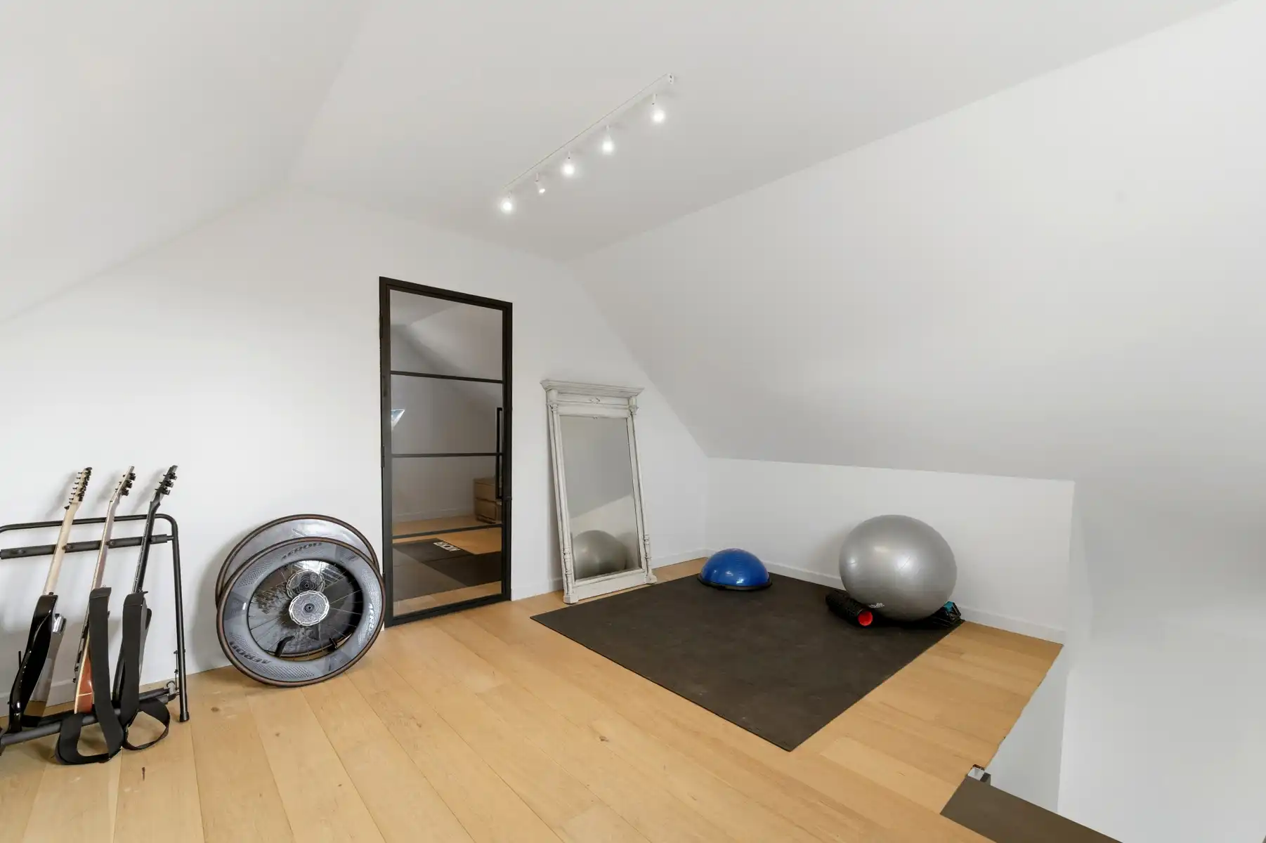 Recente vrijstaande woning in het centrum van RIJMENAM foto 19