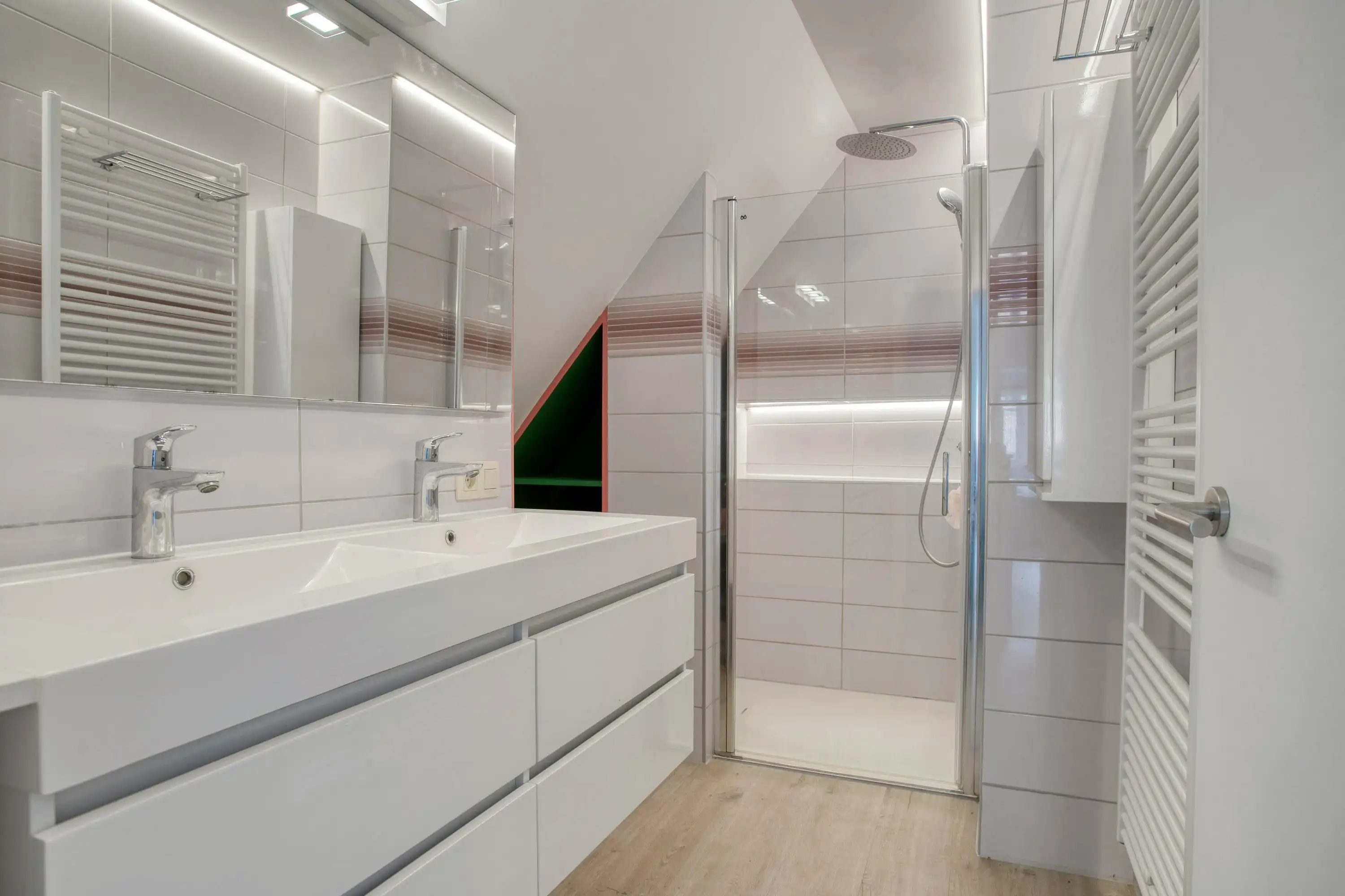 Ruime woning te koop met atelier, garage en vier slaapkamers foto 11
