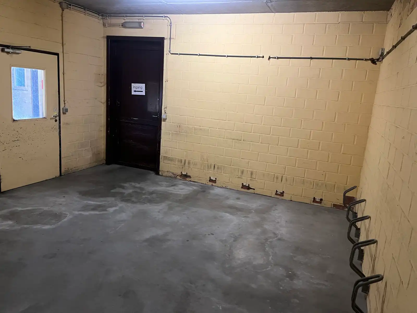 Opsplitsbare polyvalente handelsruimte met parking foto 11