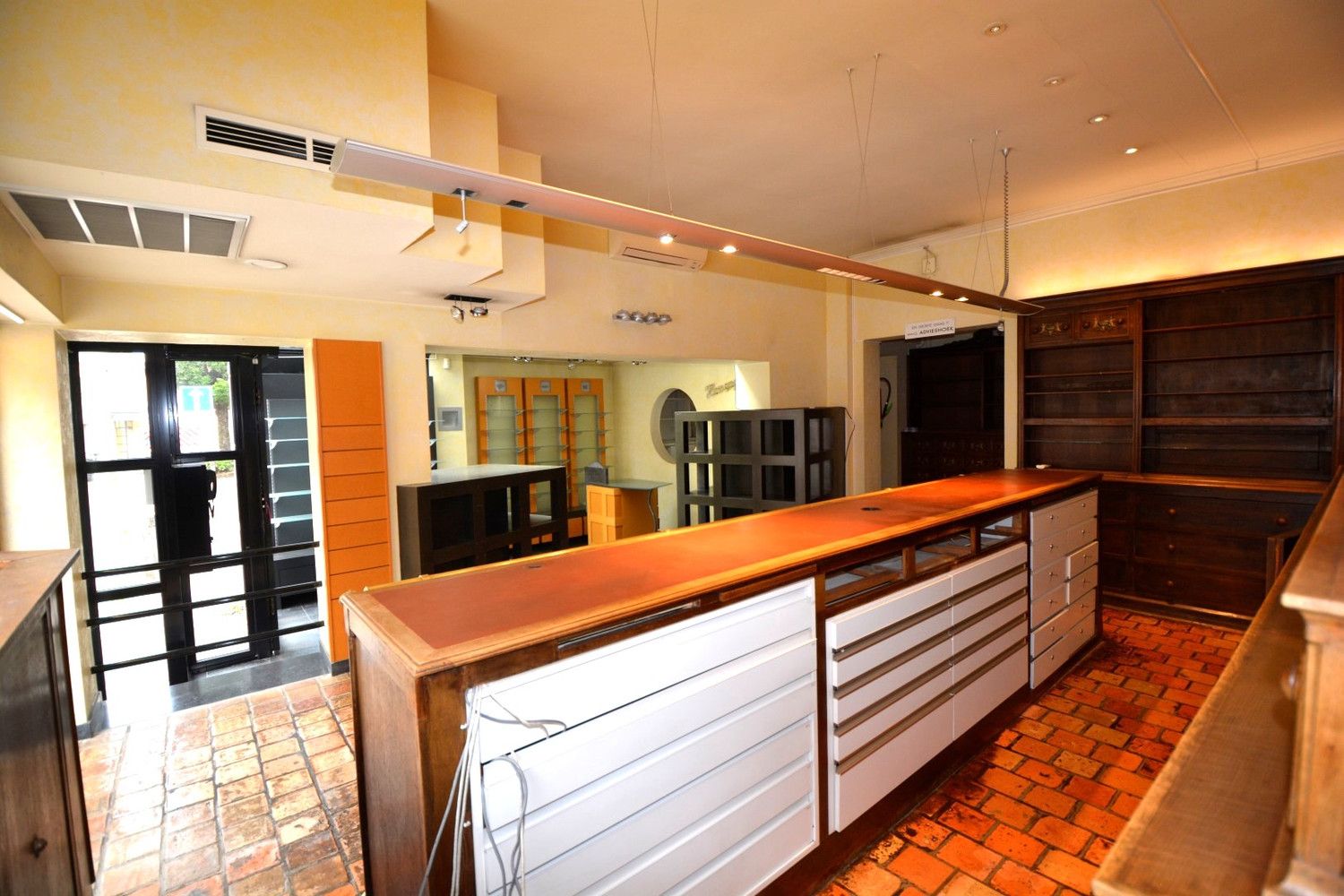 HANDELSGELIJKVLOERS TE CENTRUM OELEGEM! foto 6