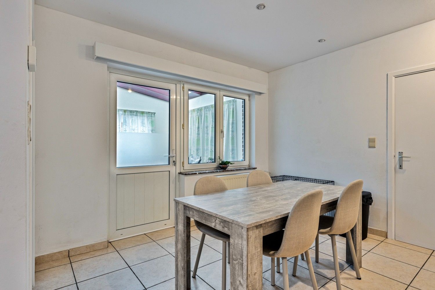 Te renoveren gezinswoning met veel potentieel in Lanaken foto 14
