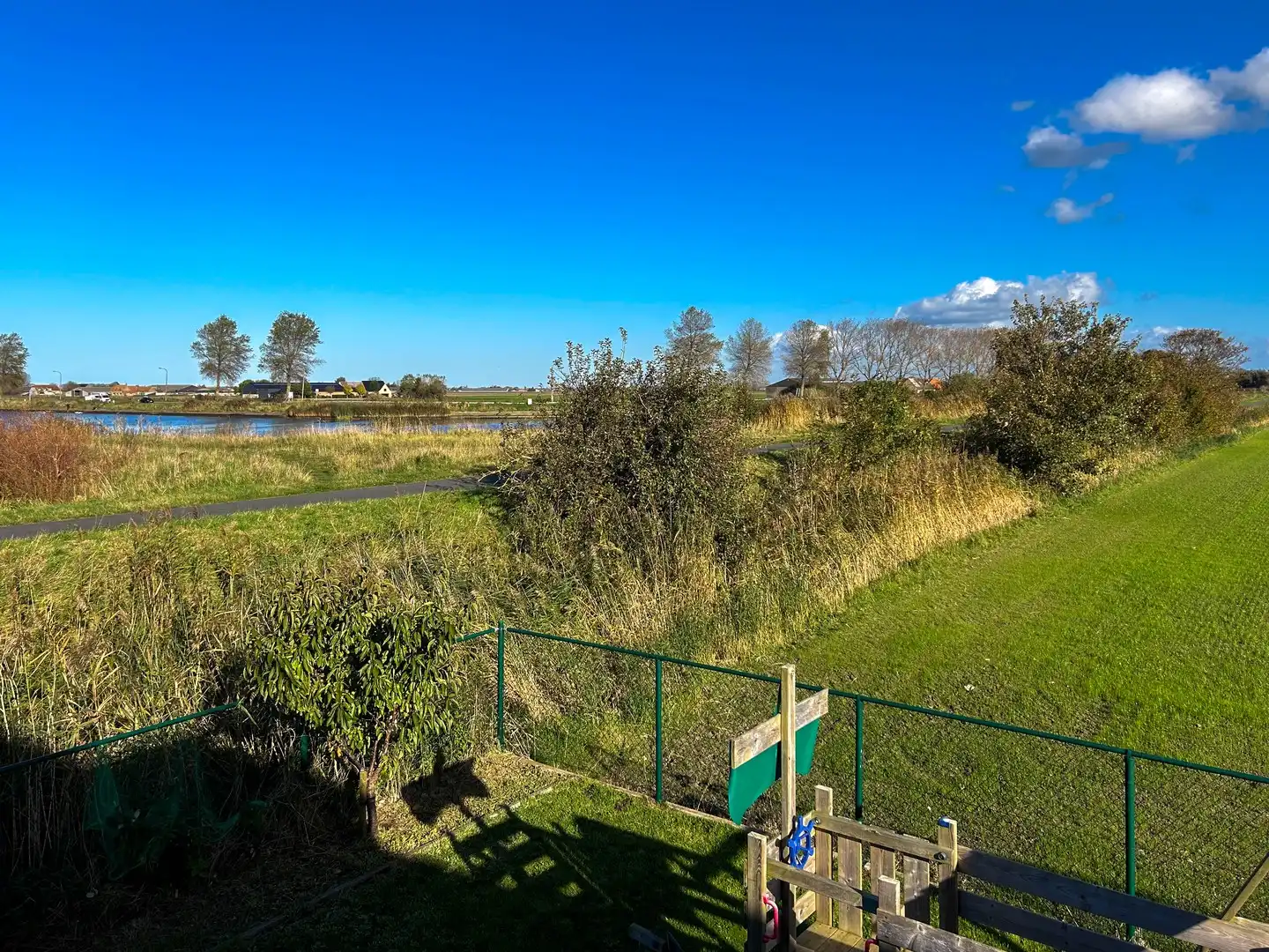 Ruime koppelwoning met waanzinnig zicht over spaarbekken en EPC A foto 29