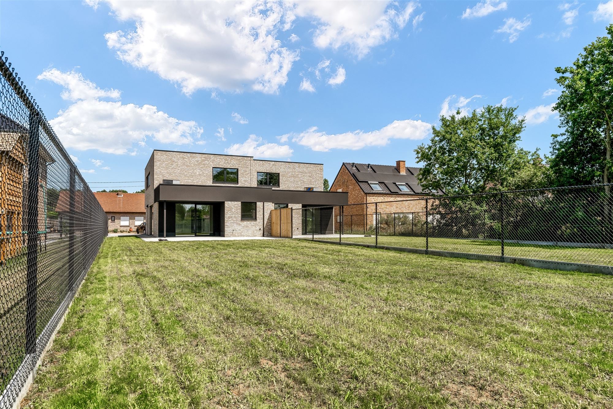 NIEUWBOUWWONING OP UITERST RUSTIGE DOCH CENTRAAL GELEGEN PERCEEL VAN CIRCA 500M² TE BEVERLO foto 16