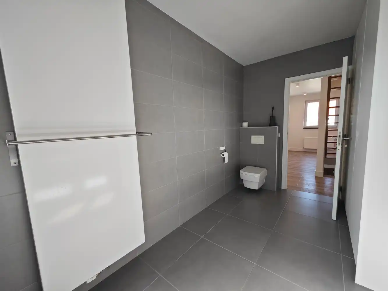 Volledig gerenoveerde stadswoning met 3 slpks en voll. aangelegde tuin foto 25