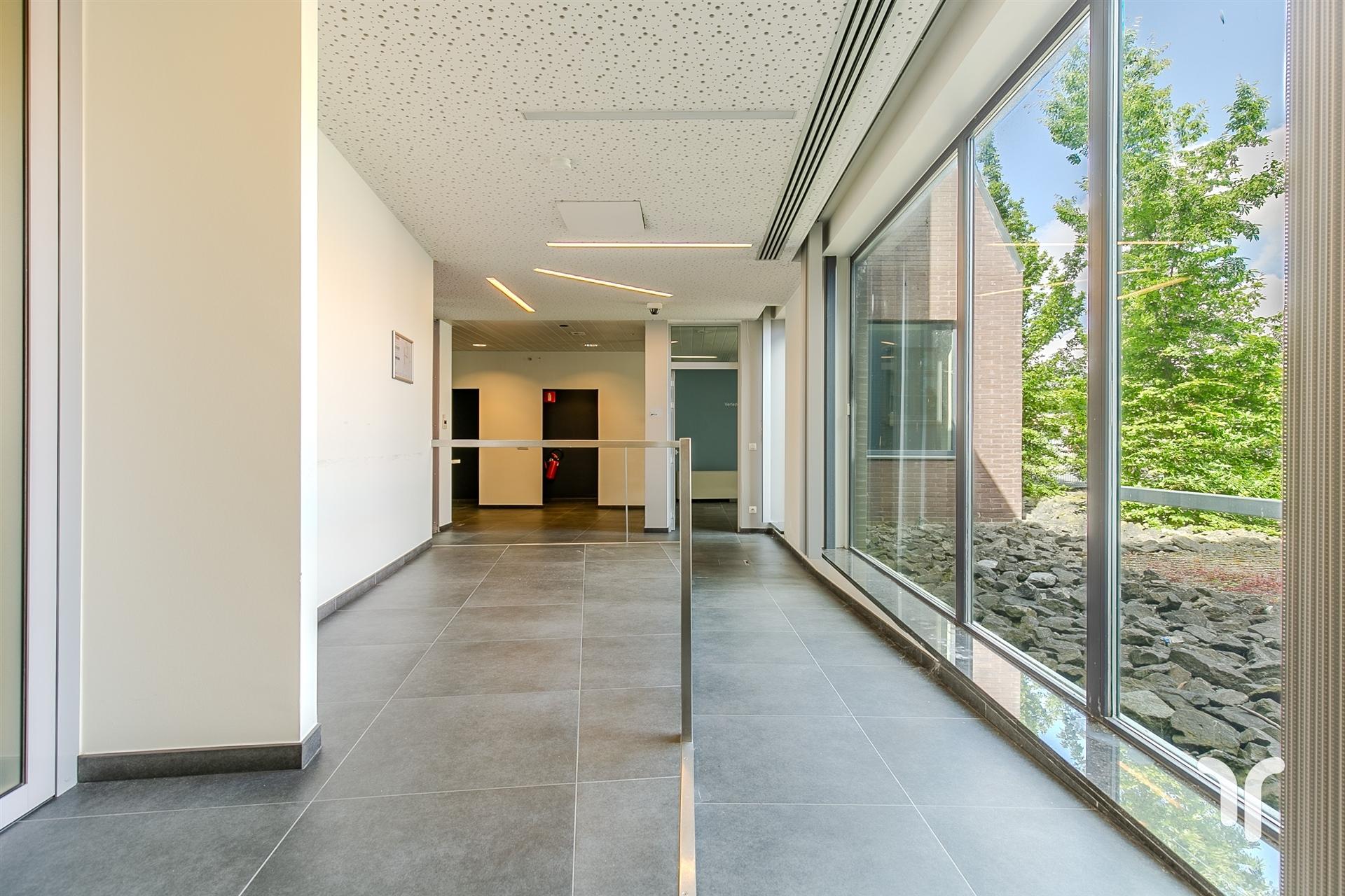 Commercieel gebouw foto 4