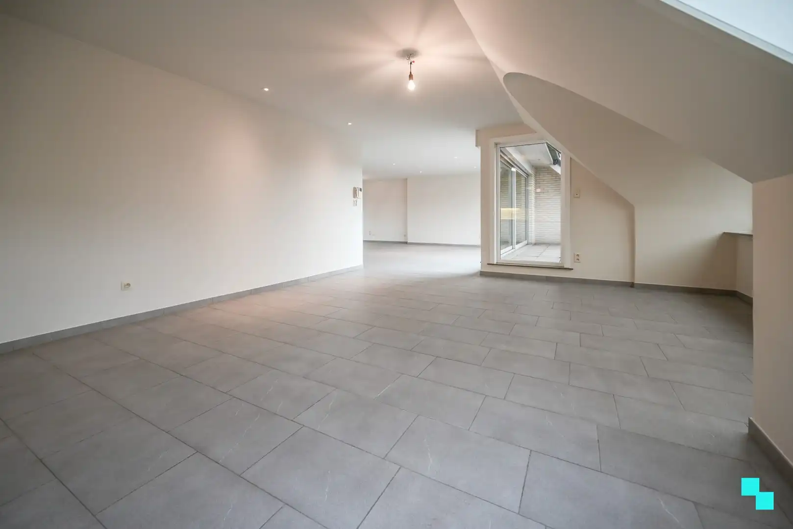 Ruim tweeslaapkamerappartement in het centrum van Izegem foto 11