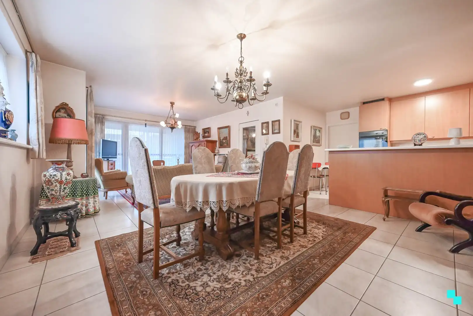 Ruim en instapklaar tweeslaapkamer appartement in hartje Izegem foto 8