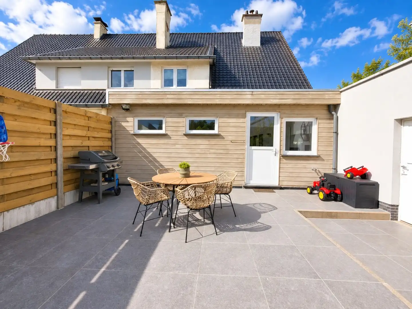 Gerenoveerde woning met garage en zonnige tuin in landelijke omgeving. Topper! foto 9