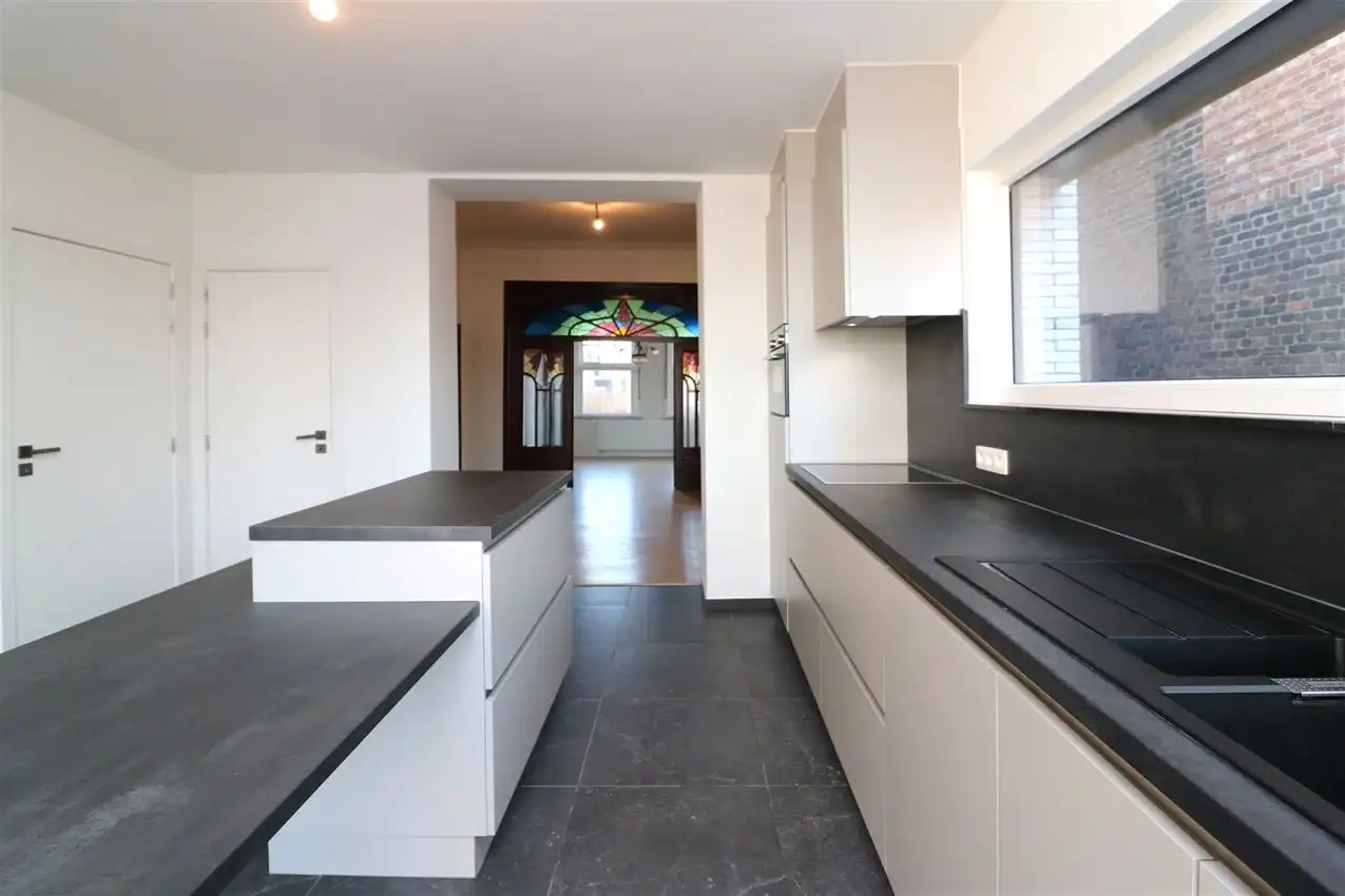 Vernieuwde, karatervolle woning met 4 slpk nabij station foto 14