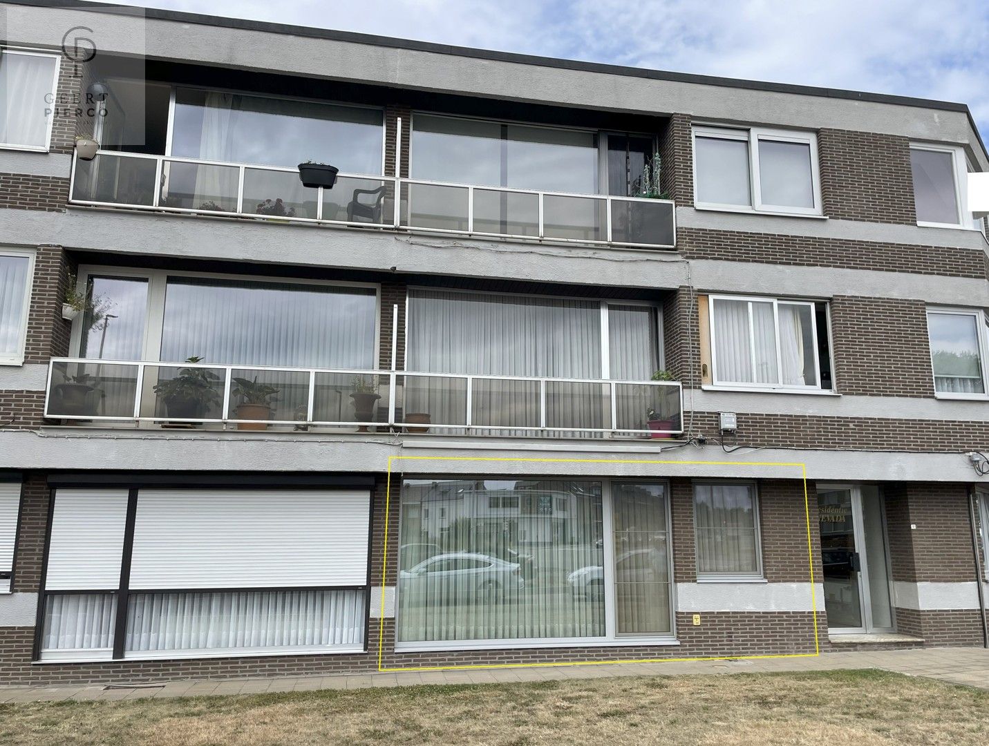 Gerenoveerd tweeslaapkamer appartement met autostaanplaats vlakbij stadscentrum. foto 18