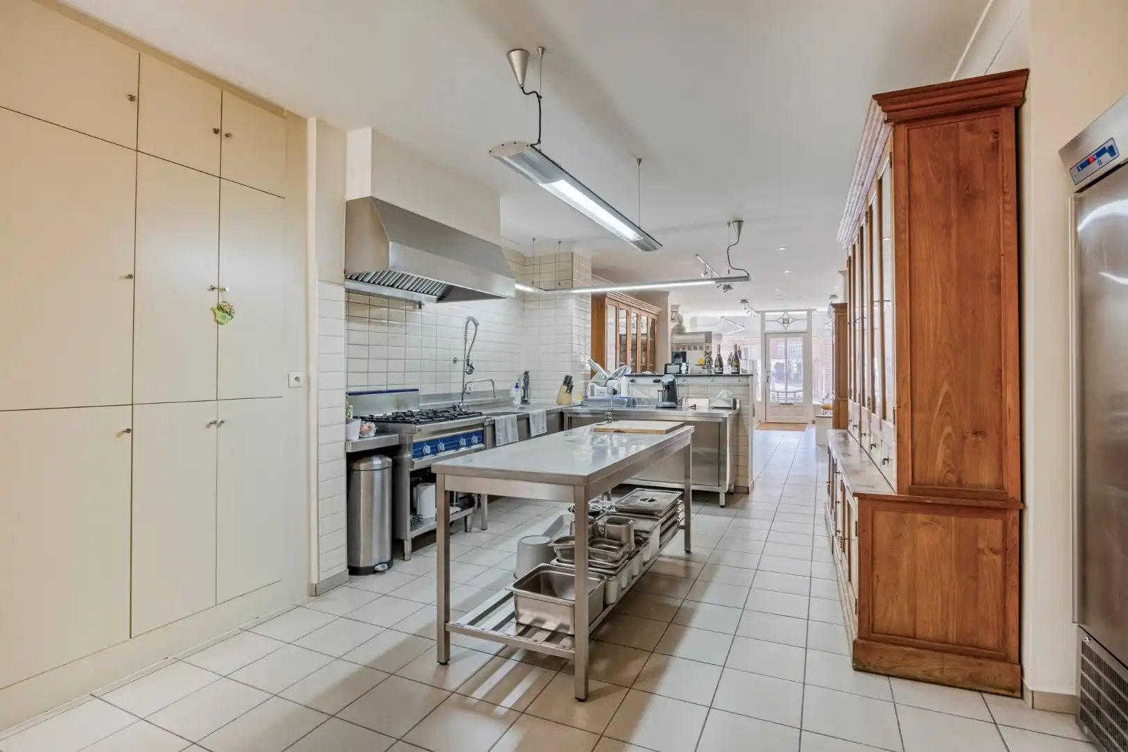 Ruime handelswoning met terras, dubbele garage en 2 parkeerplaatsen in Mol-centrum ! foto 6