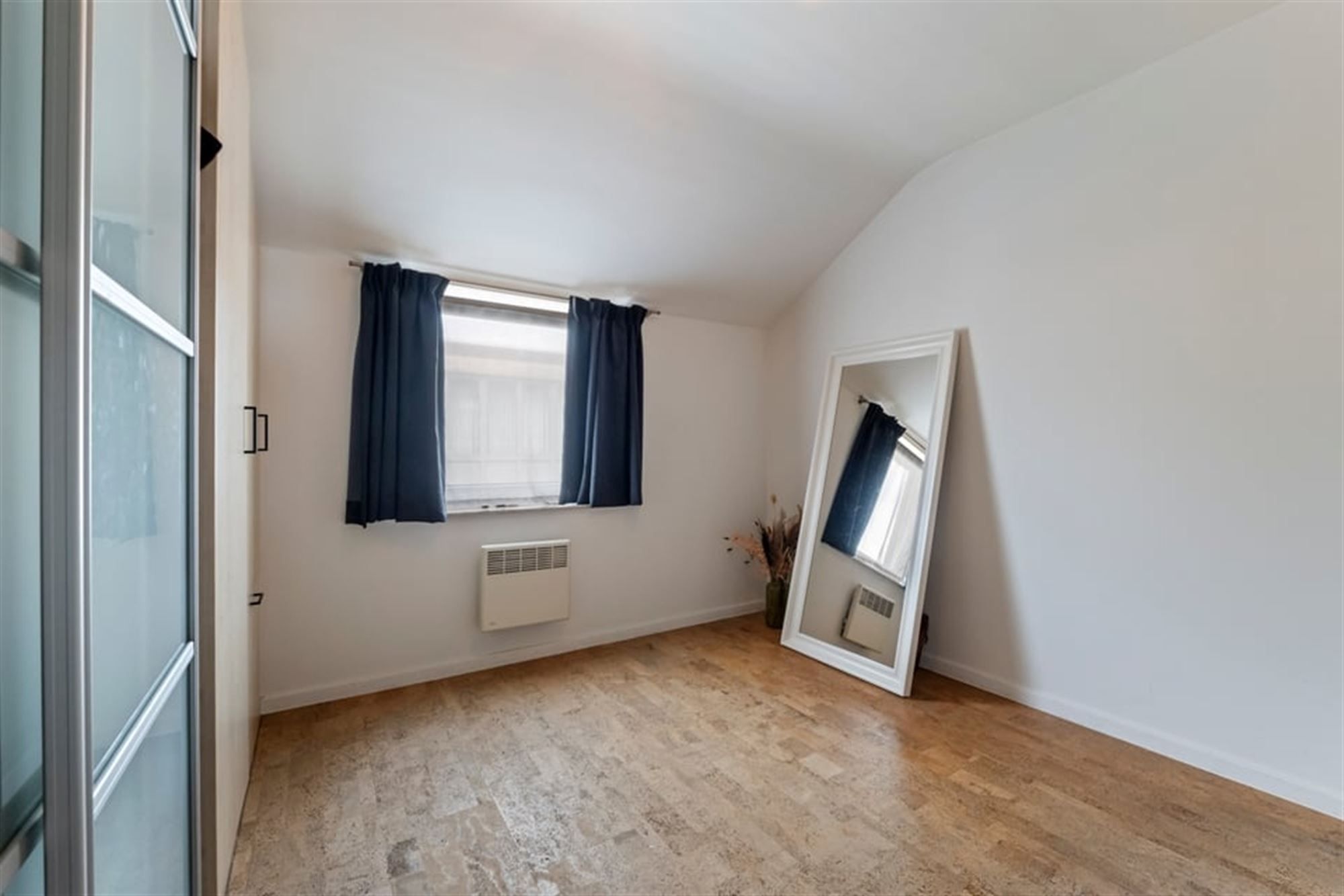GEZELLIG 2 SLK APPARTEMENT MET STAANPLAATS IN HET CENTRUM VAN SINT-TRUIDEN  foto 12