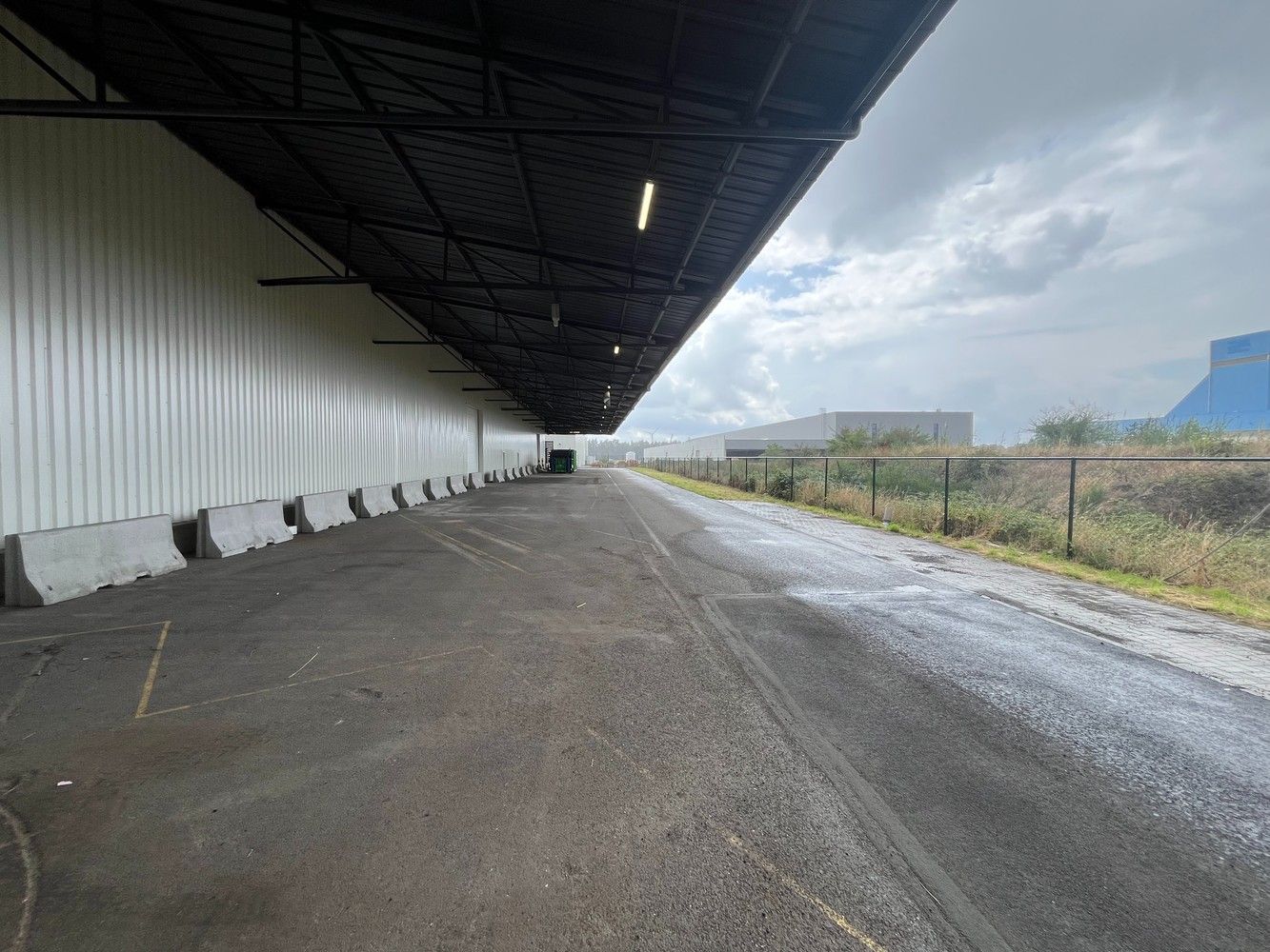 7012m² magazijn met luifel foto 6