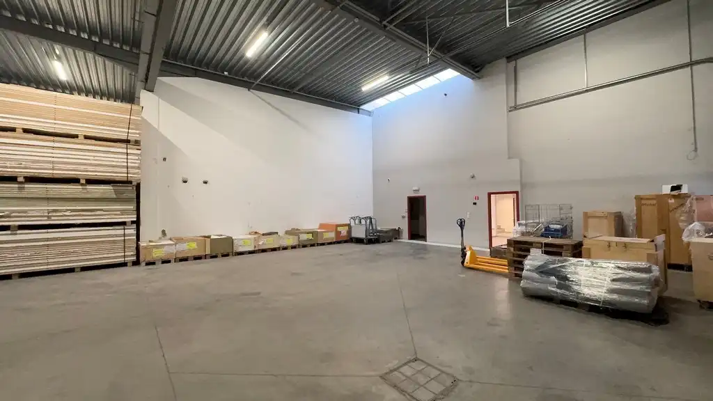 Klein magazijn met kantoren te huur aan The Loop in Gent foto 17