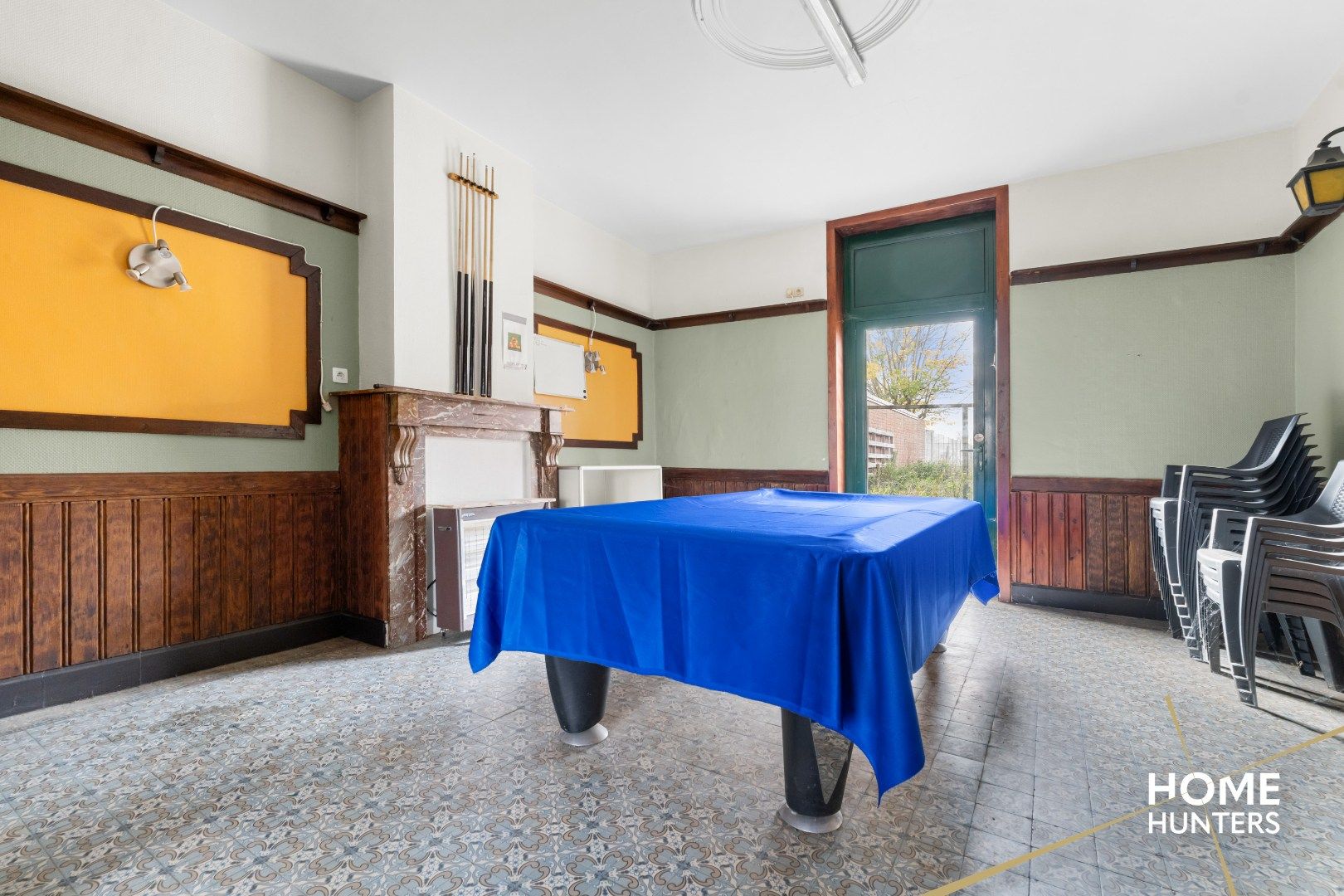 Renovatieproject met 4 slaapkamers, garage en ruime tuin foto 5