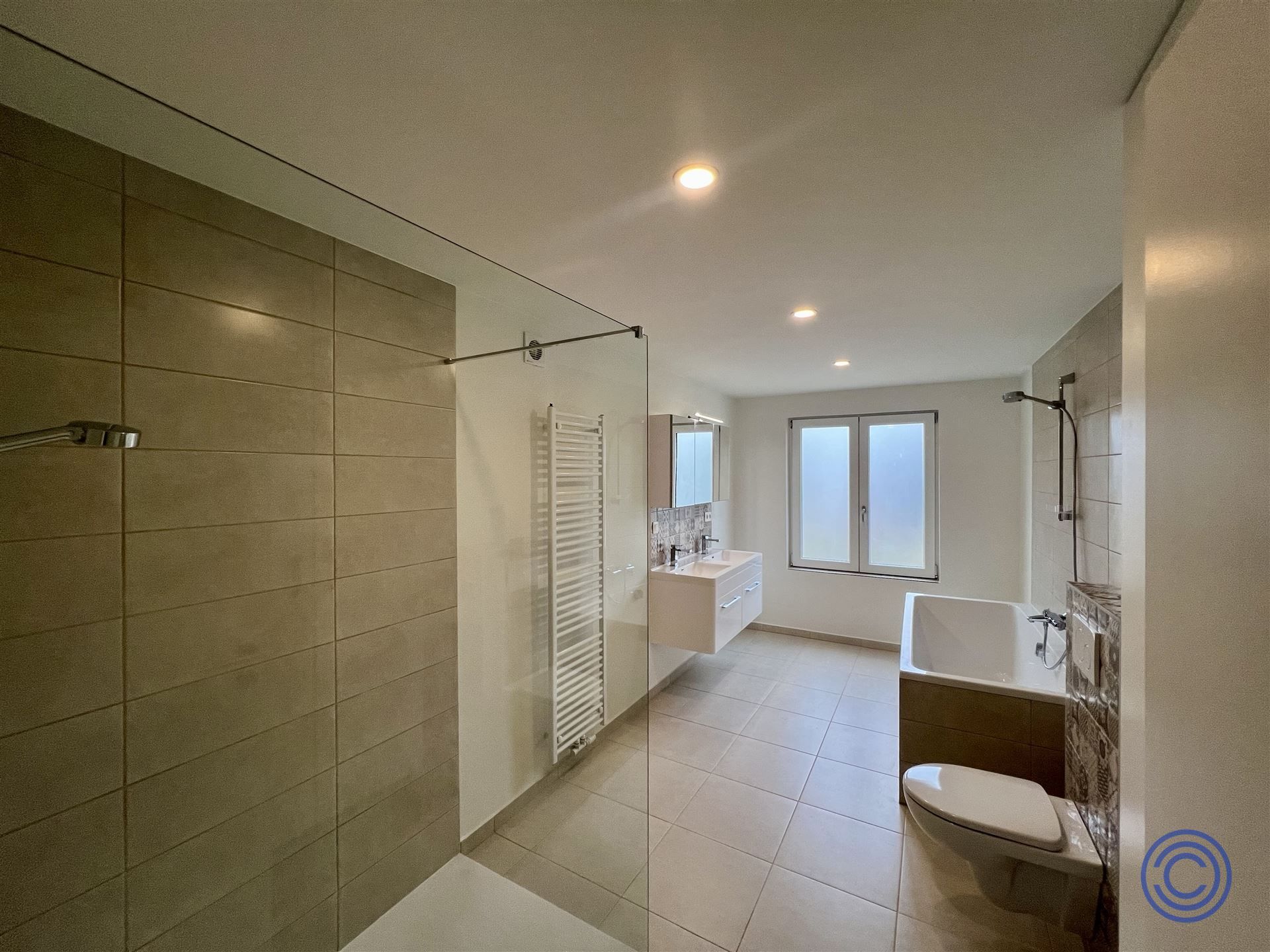 Prachtig gerenoveerde 1-slpk duplex! foto 6