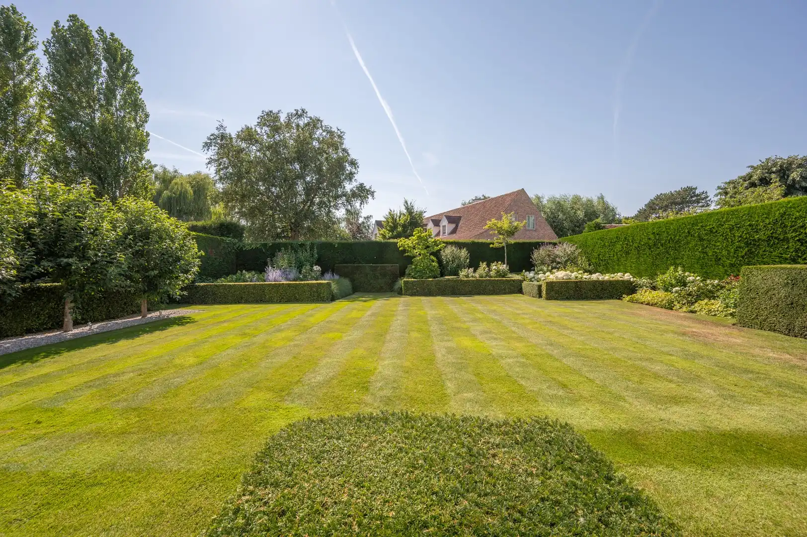 Vrijstaande villa, rustig gelegen in een aangename residentiële omgeving aan de rand van Knokke. foto 14