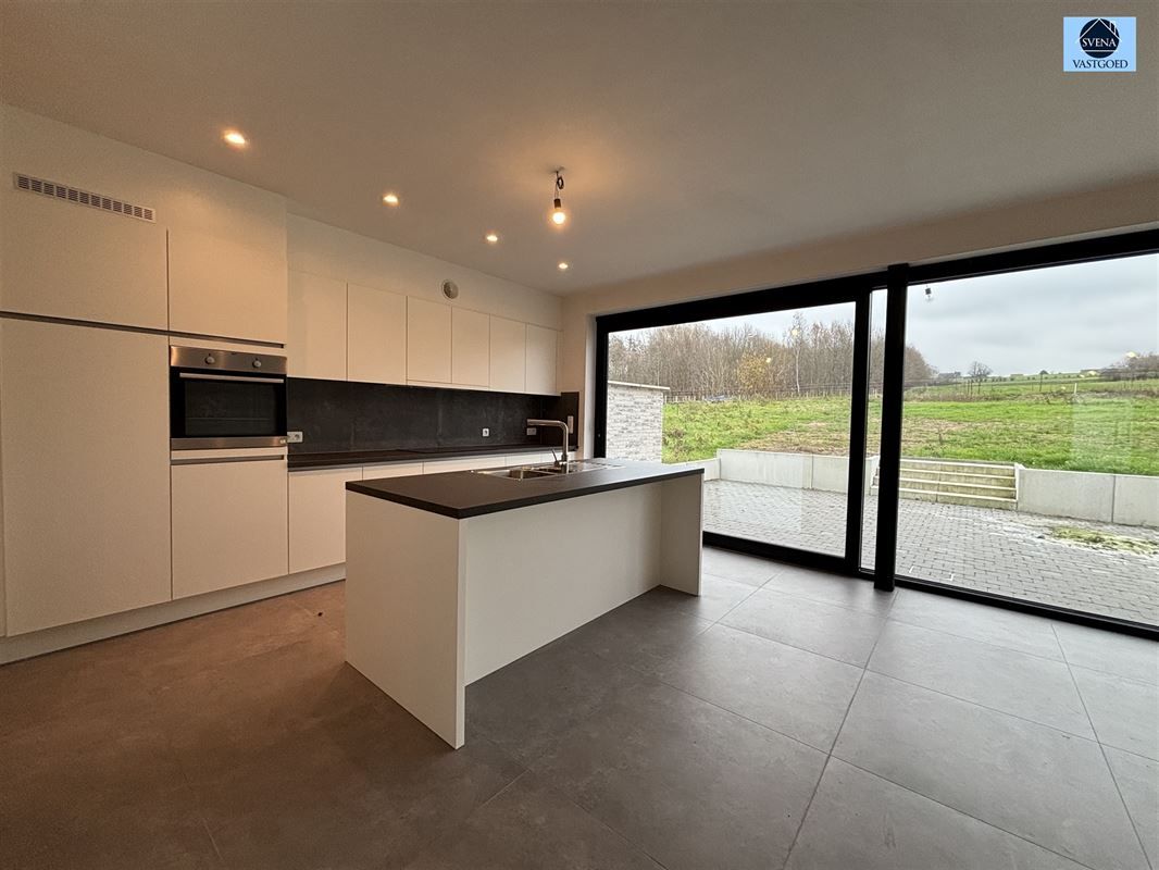 NIEUWBOUWWONING MET 4 SLAAPKAMERS EN GARAGE. foto 3