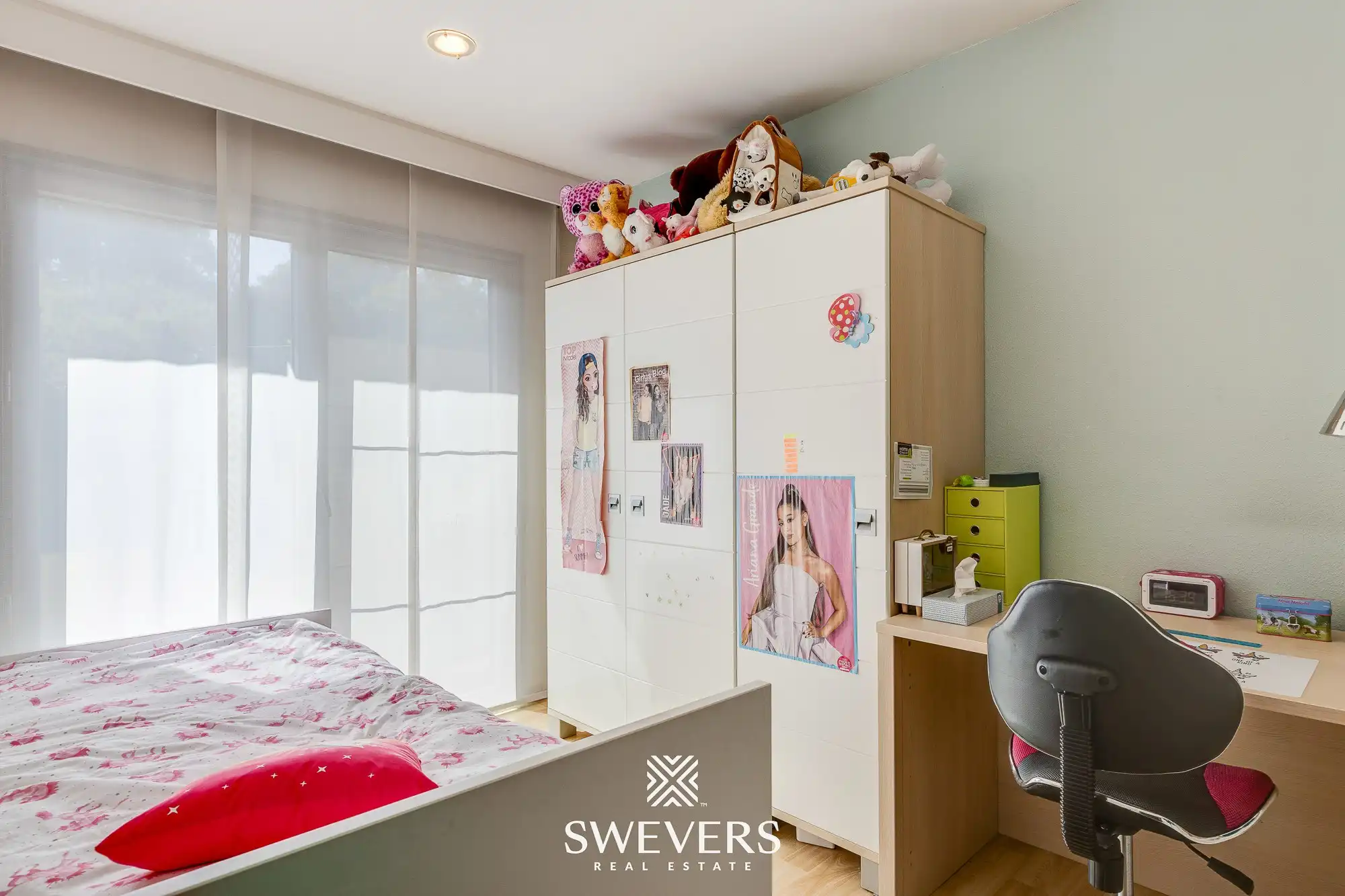 Prachtige eigentijdse bungalow met mooi aangelegde, rustige tuin foto 9