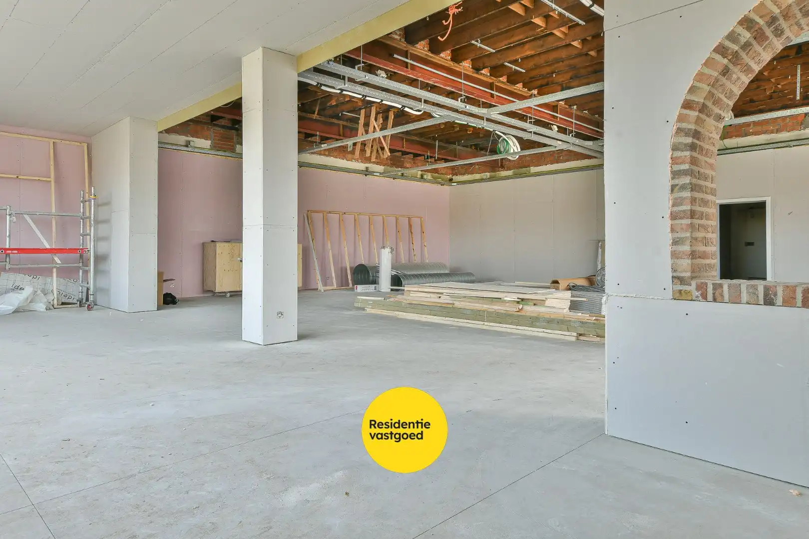 Unieke opportuniteit: horecazaak met 3 padelterreinen, terrassen en tuin te huur! foto 10