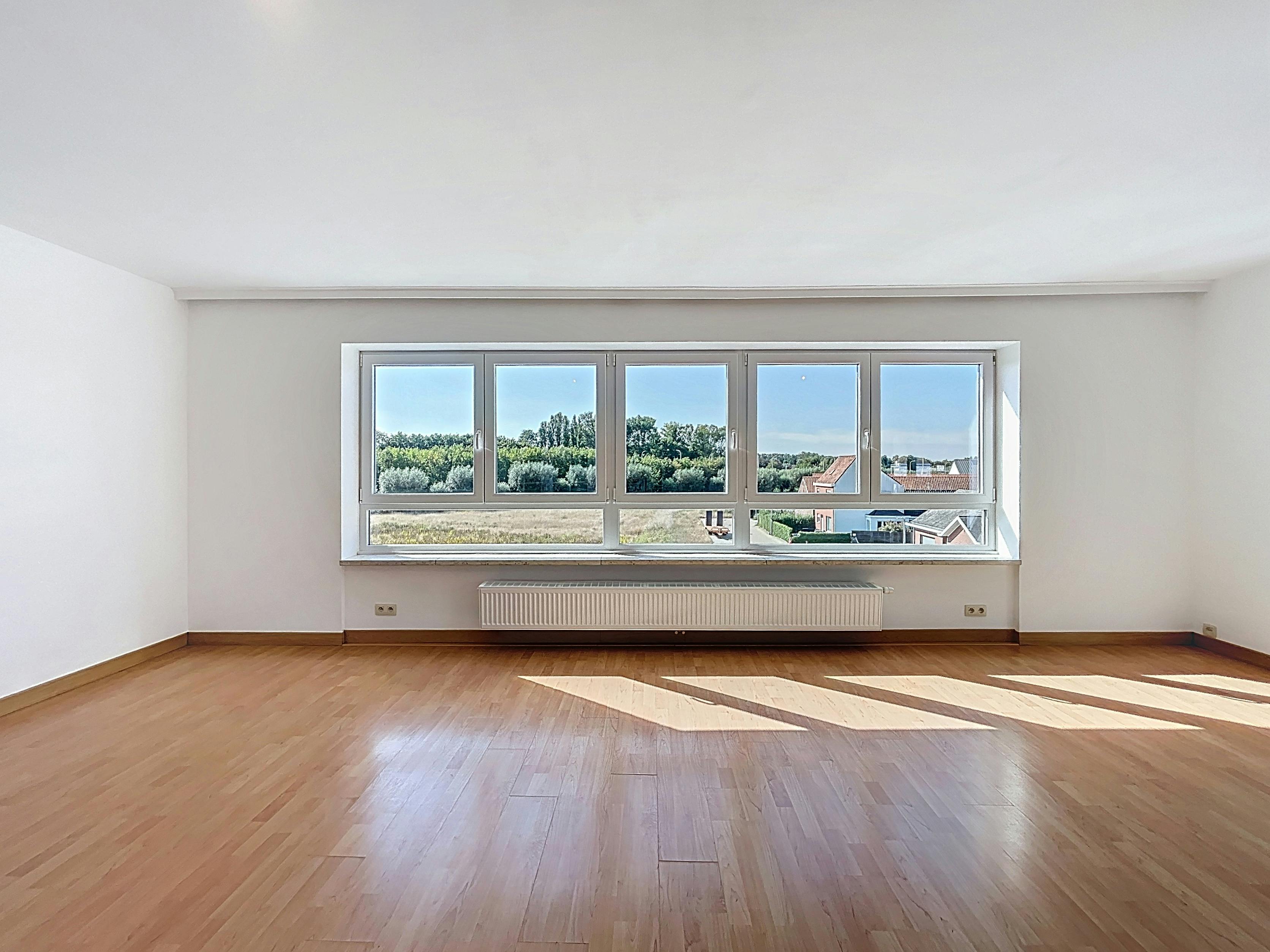 Ruim appartement met 3 kamers te huur in Kortrijk foto 2