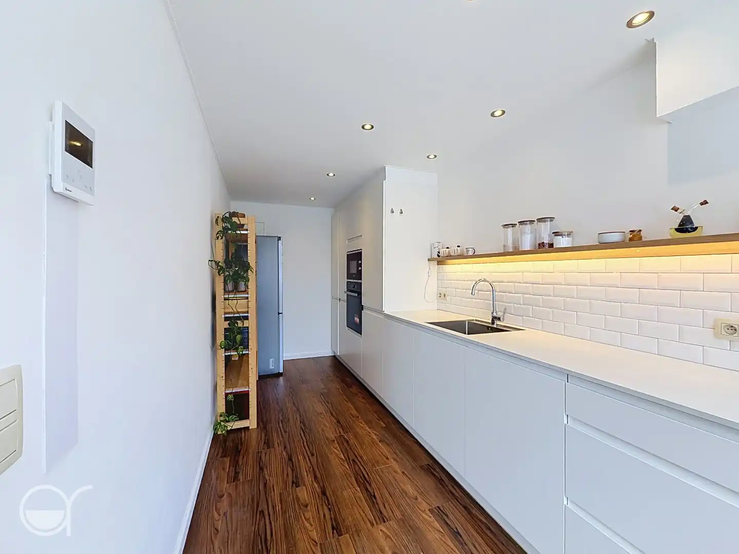 Ruim gezellig twee slaapkamer appartement met garagebox foto 4