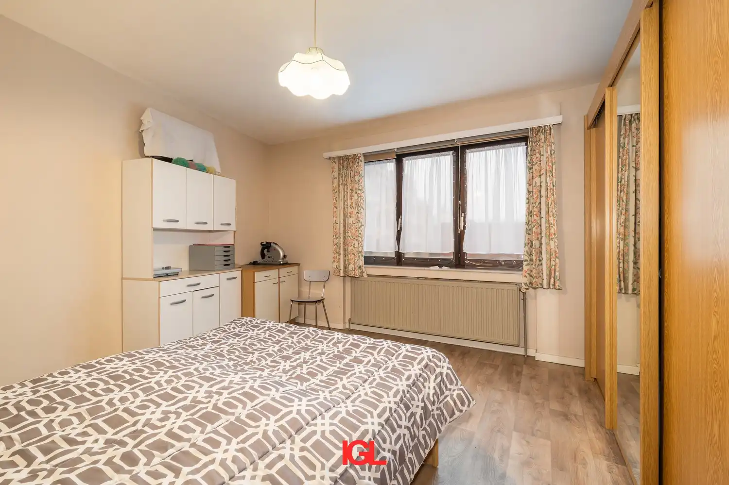 Ruim 3-kamer appartement met garage nabij het centrum van Halle foto 12