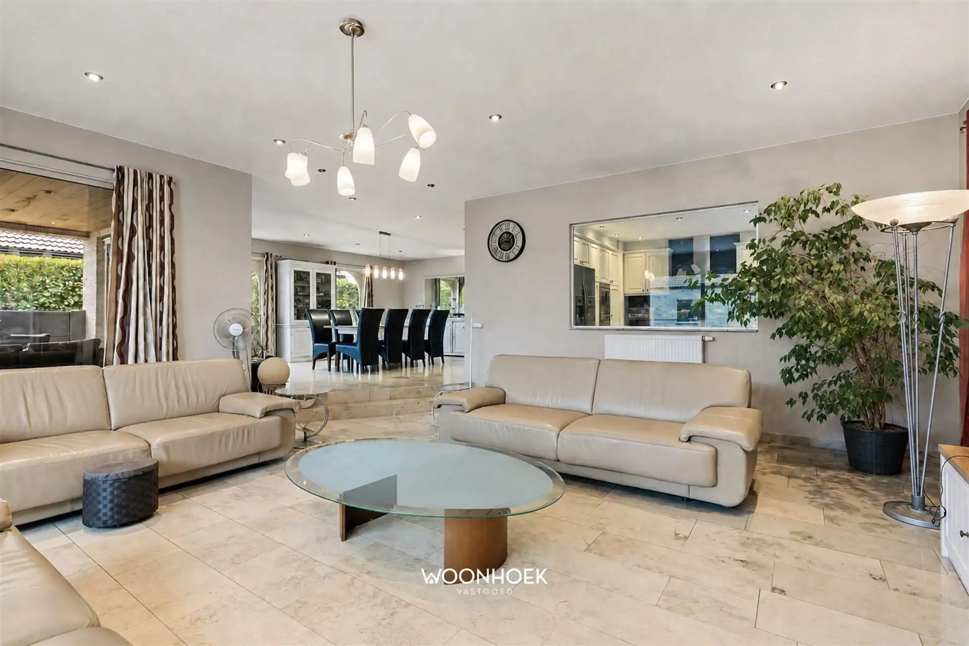 Exclusieve villa met panoramisch uitzicht en magazijn.  foto 5