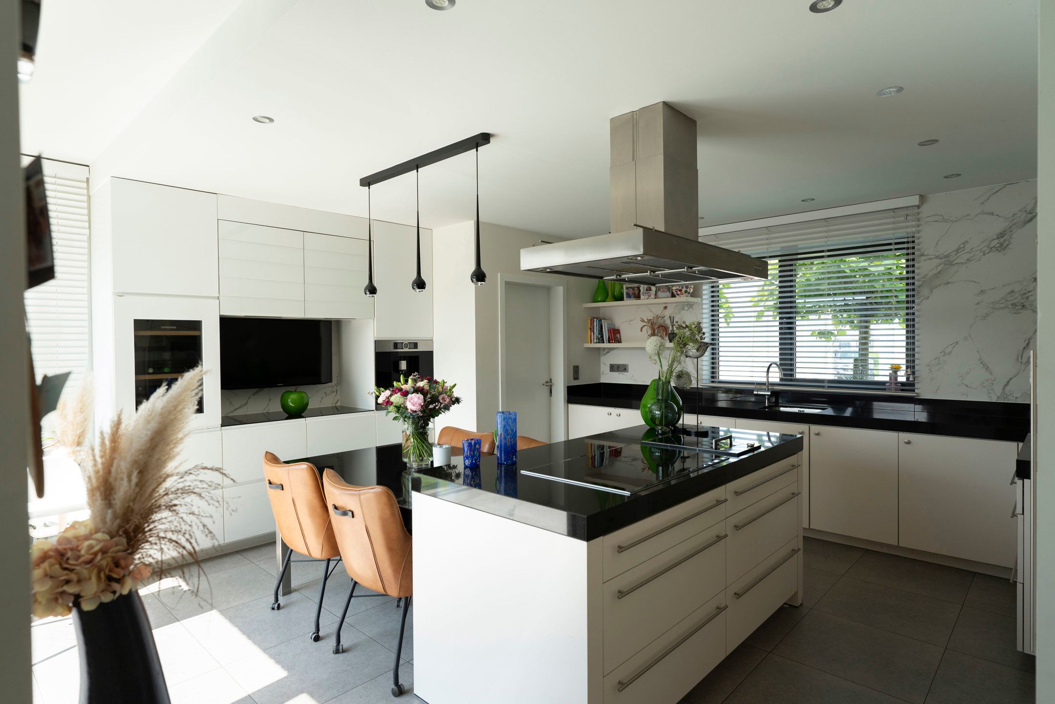 Uniek Bedrijfsgebouw & Luxe Villa In Beveren Te Koop foto 7