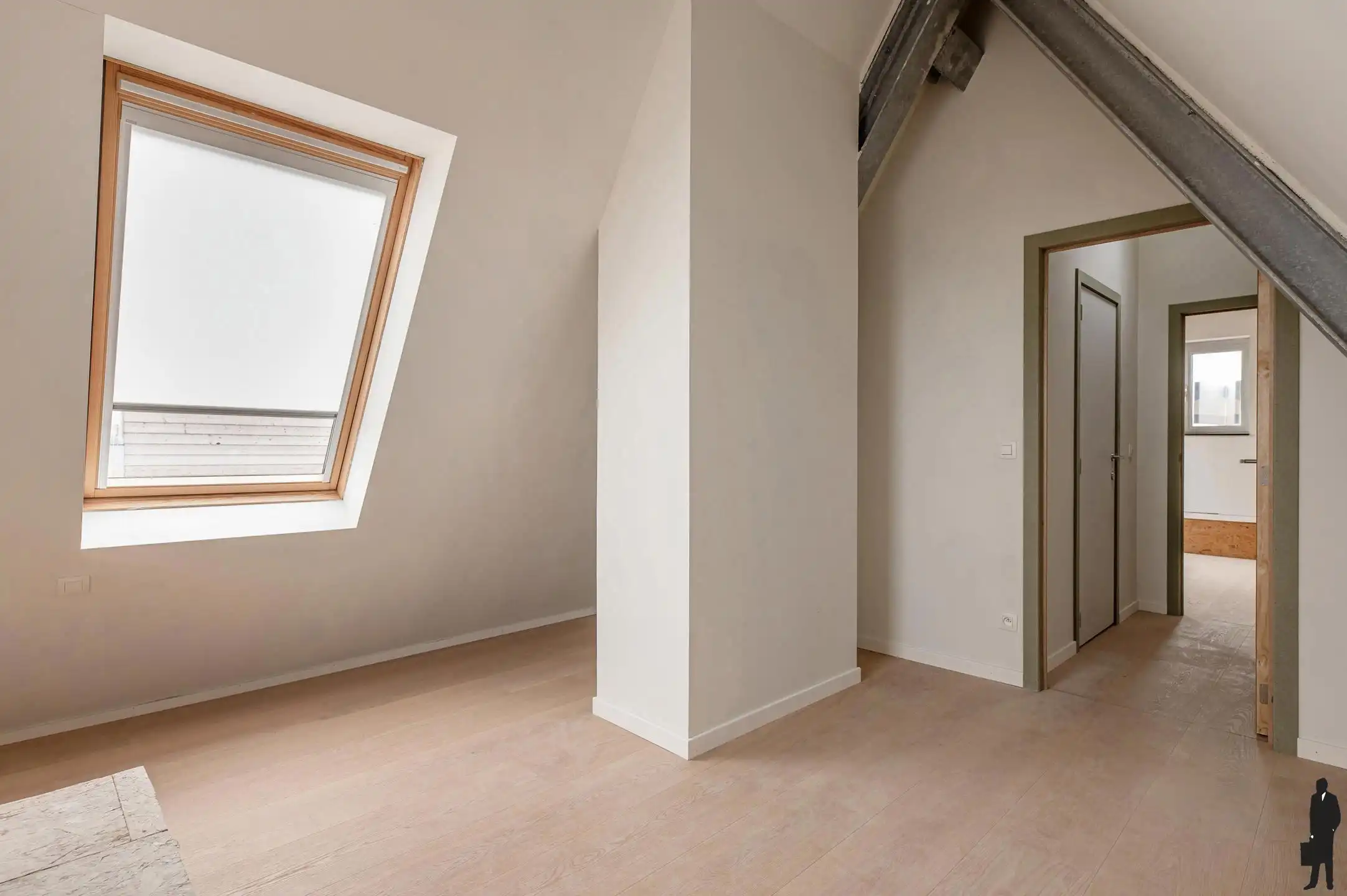 Charmante gerenoveerde duplex met 2 slaapkamers foto 12