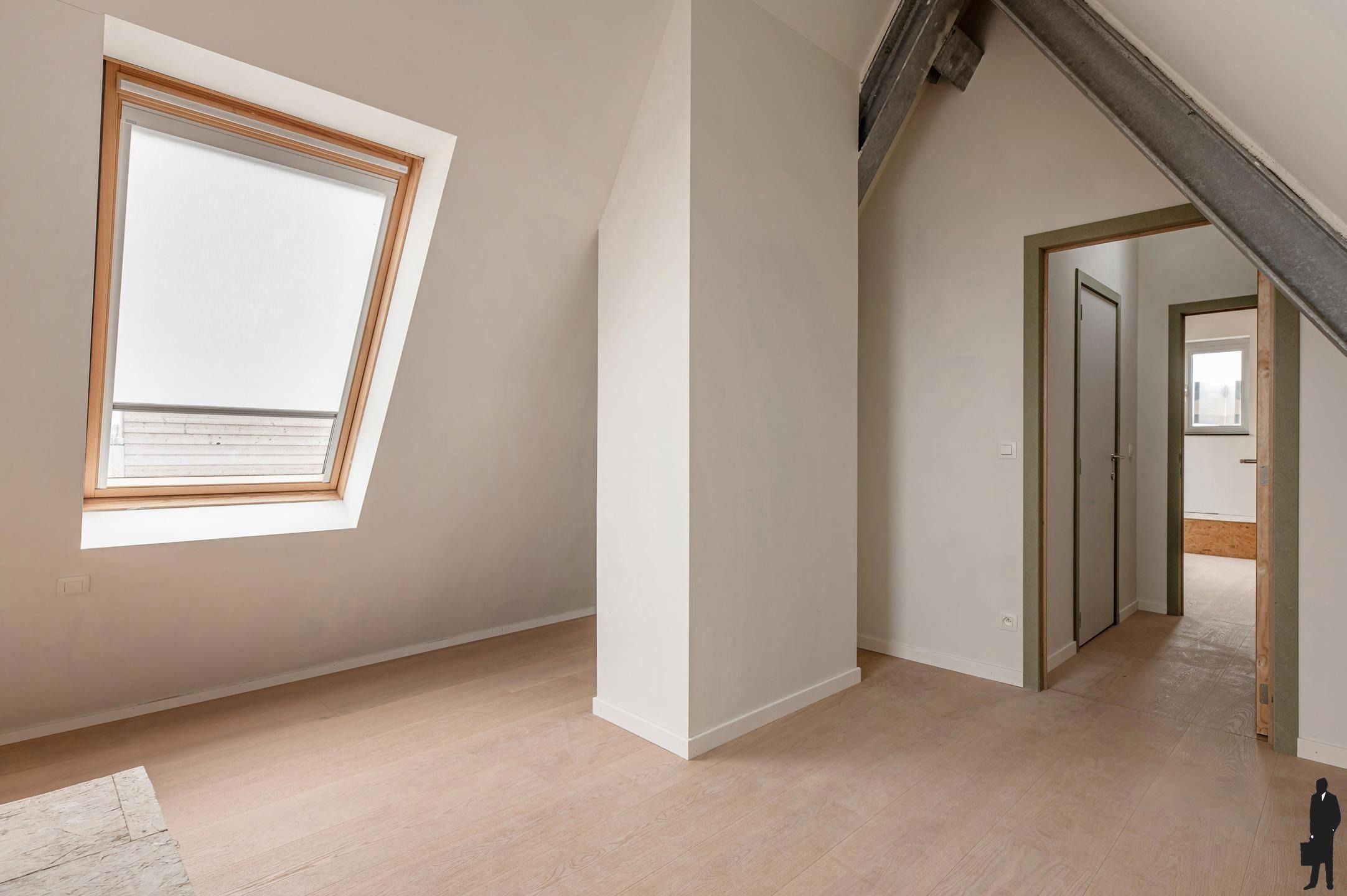 Charmante gerenoveerde duplex met 2 slaapkamers foto 12