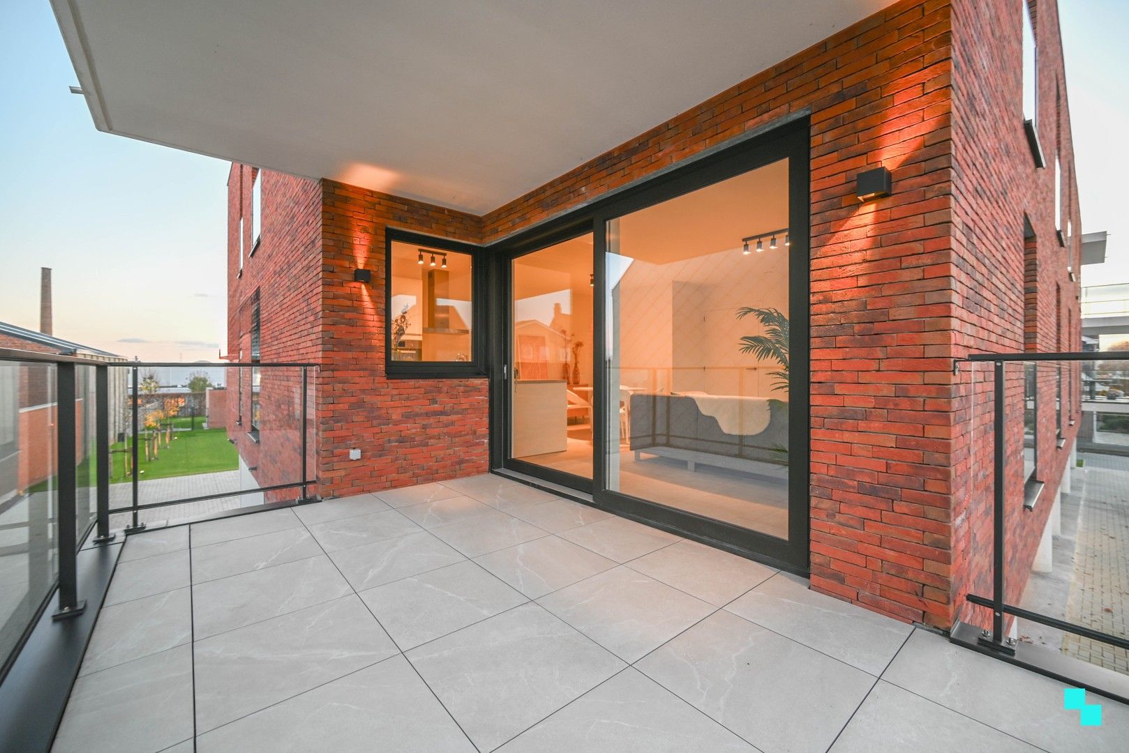 hoekappartement met aangenaam terras foto 12