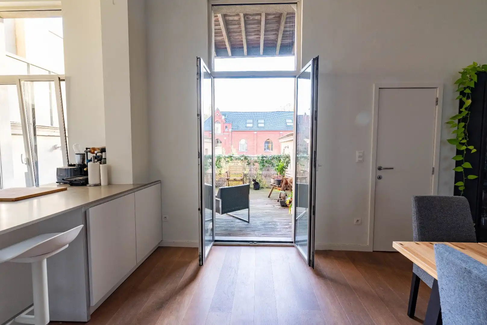 Uniek en luxueus appartement in prachtig gebouw op Zurenborg foto 9