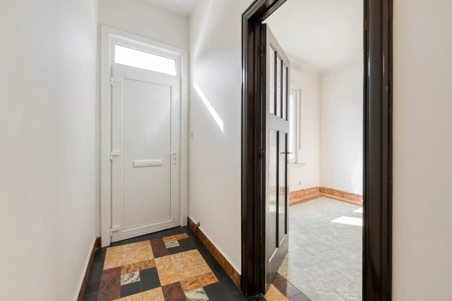 CHARMANTE EN INSTAPKLARE WONING TE DIEST! foto 3