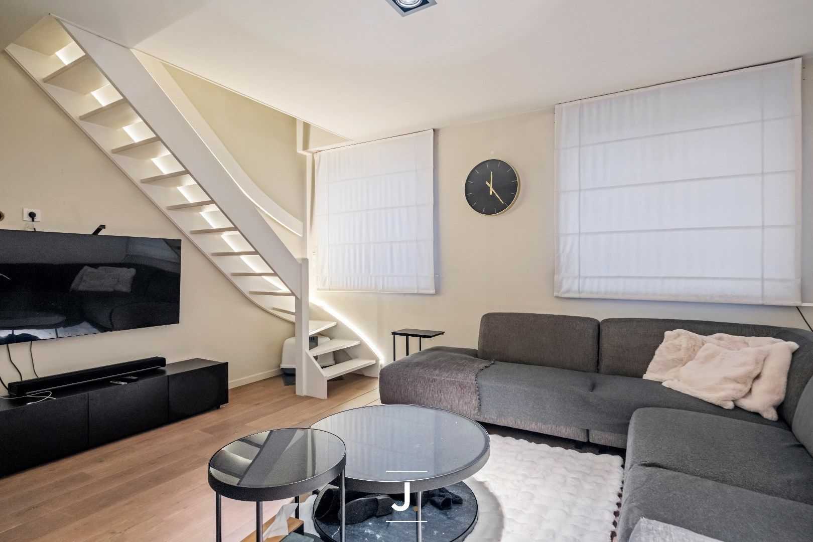 Charmante instapklare burgerwoning op de markt van Heule: een perfecte starterswoning of investering! foto 11